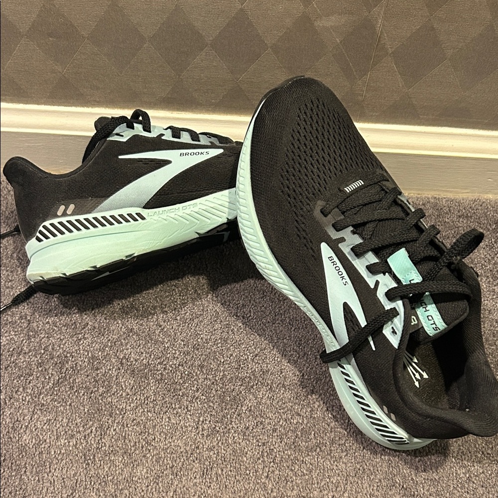 Brooks Women's Black and Light Blue Athletic Shoes